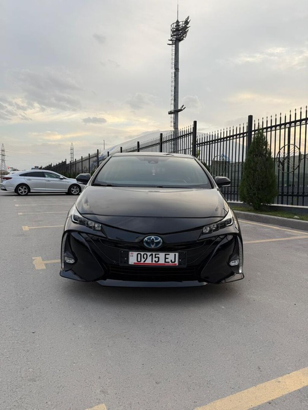 Toyota Prius: 2020 г., 1.8 л, Робот, Электромобиль, Хэтчбэк: фото 3