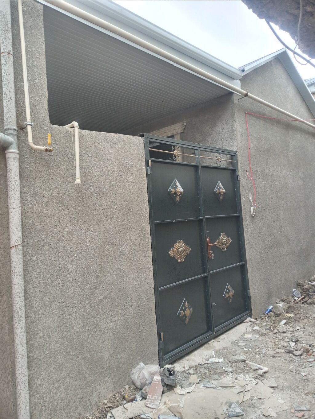 Kənd Xırdalanda məcidin və 4 nömrəli məktəbin yanında 9 ədəd kupcalı