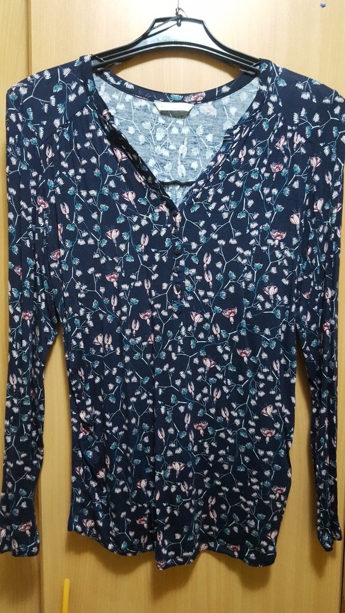 Košulje i bluze: HM kosuljica. Kao nova.
Duzina 69cm.
Rukavi 62cm
Ramena 43cm na lalafo.rs HM kosuljica. Kao nova.
Duzina 69cm.
Rukavi 62cm
Ramena 43cm - Smederevo