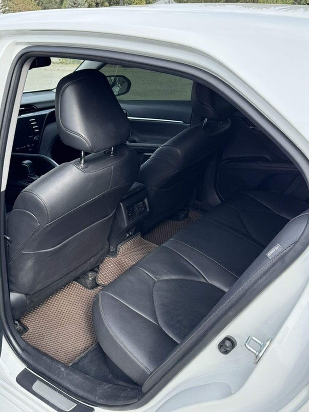 Toyota Camry: 2019 г., 2.5 л, Вариатор, Гибрид, Седан: фото 6