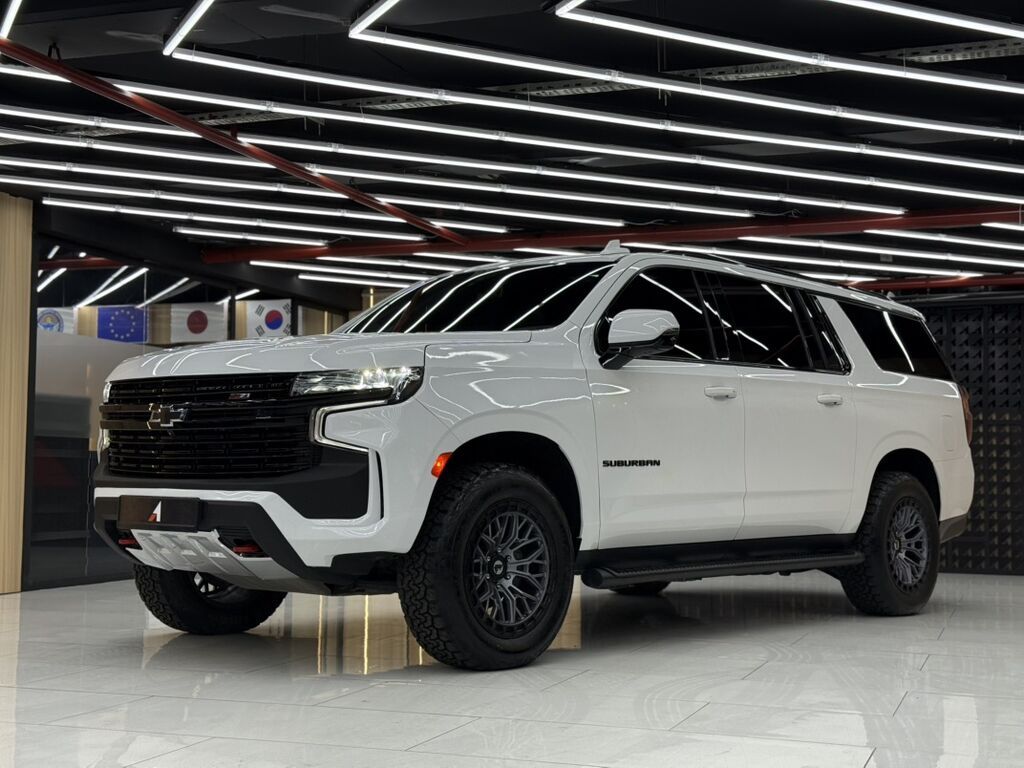 Chevrolet Suburban: 2023 г., 5.3 л, Автомат, Бензин, Внедорожник: фото 1