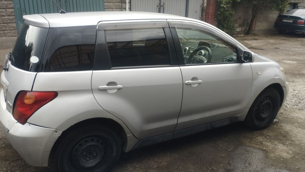 Toyota Ist: 2002 г., 1.5 л, Автомат, Бензин, Хэтчбэк: фото 3