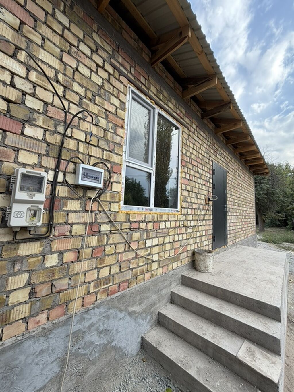 Продаётся дом из кирпича с коммуникациями в Новопокровке 4-х: фото 2