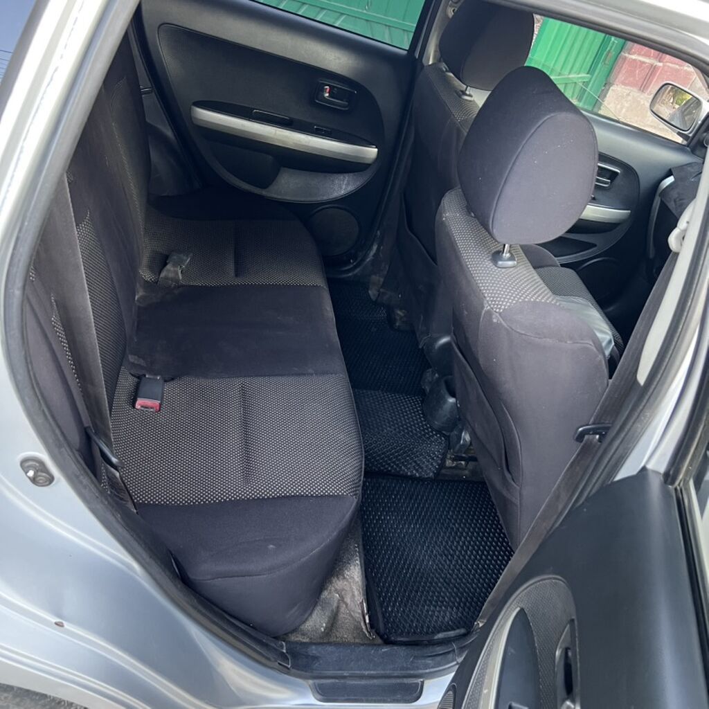 Toyota Ist: 2003 г., Автомат, Бензин, Хэтчбэк: фото 4