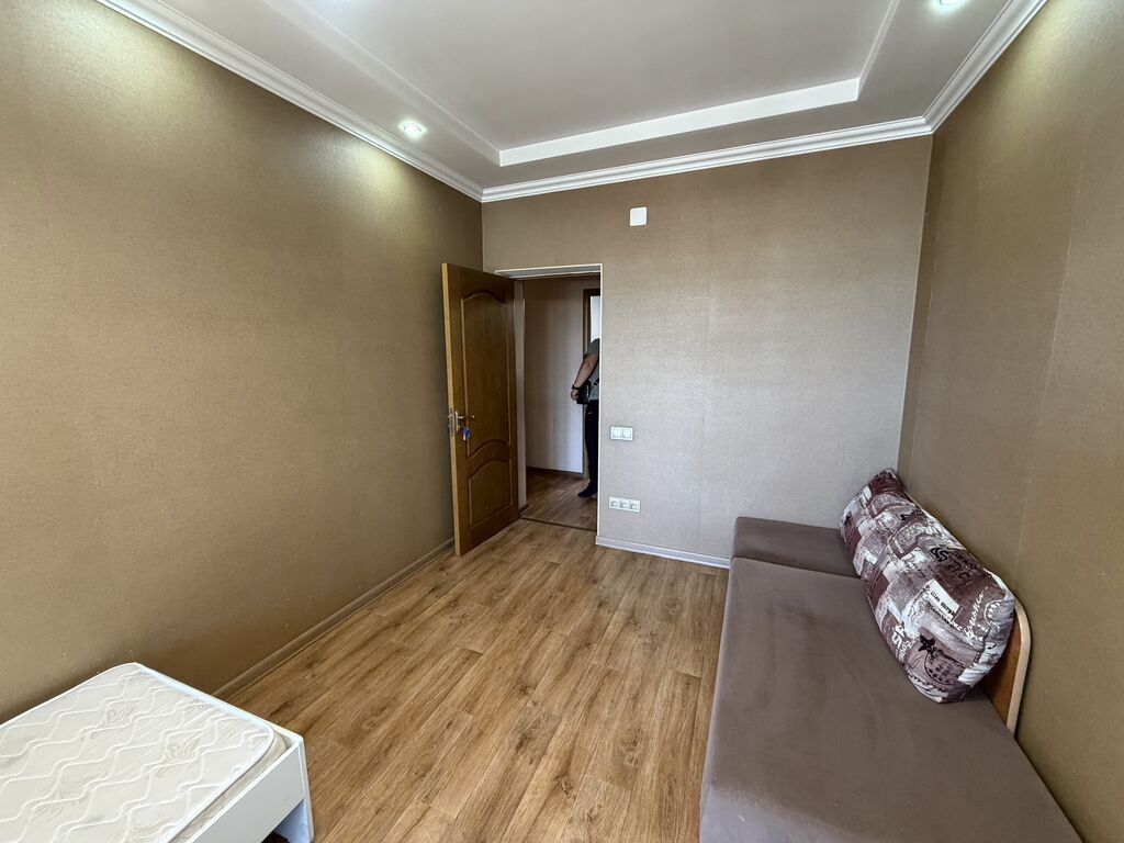 3 комнаты, 70 м², Золотой квадрат Индивидуалка, 5 этаж, Косметический ремонт: фото 4