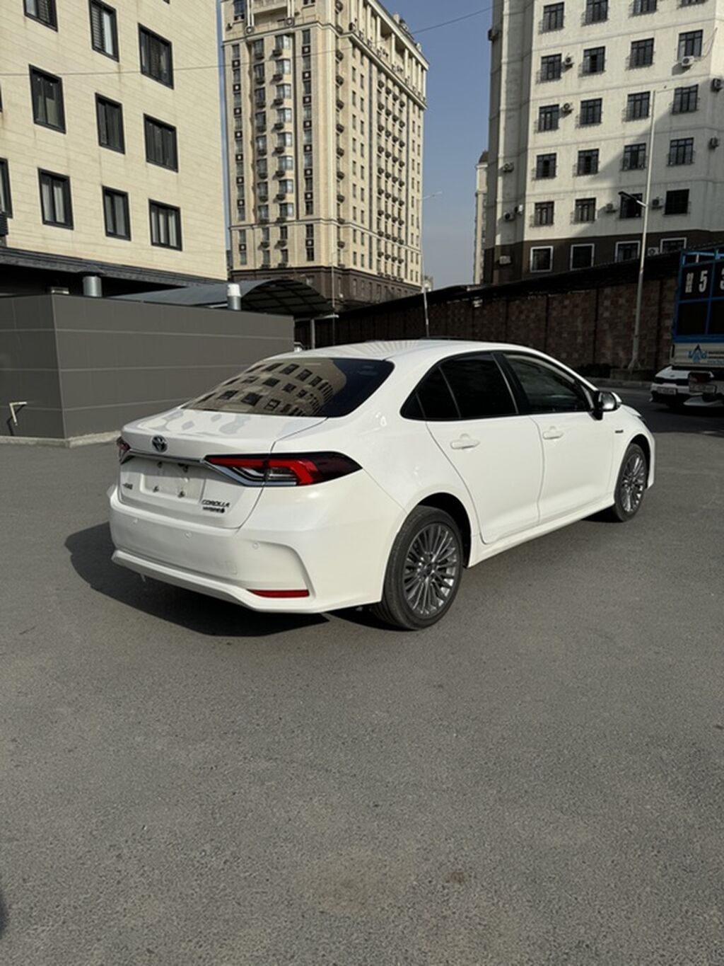 Toyota Corolla: 2022 г., 1.8 л, Автомат, Гибрид, Седан: фото 6