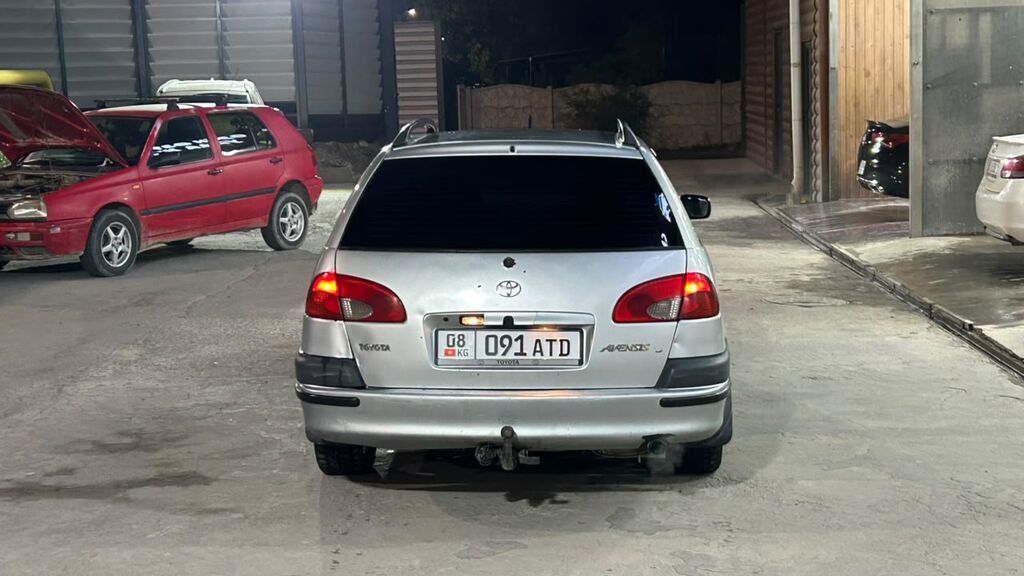 Toyota Avensis: 1999 г., 2 л, Автомат, Бензин, Универсал: фото 5