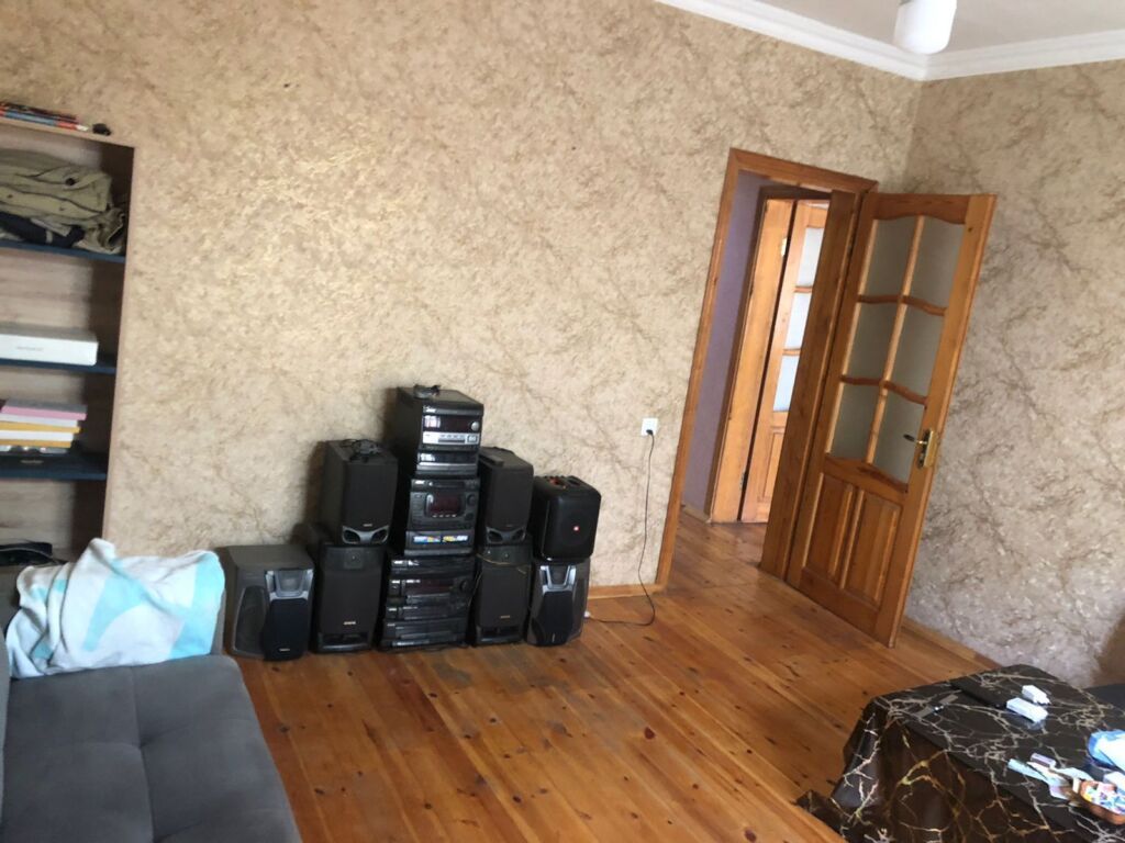90 kv. m, 3 otaqlı, Su, İnternet, İşıq