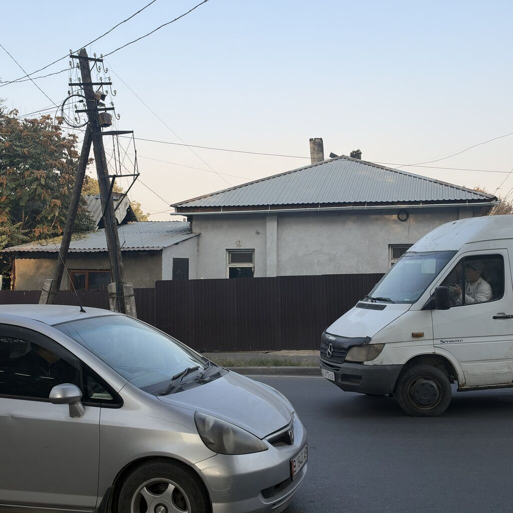 ПРОДАЁТСЯ УГЛОВОЙ УЧАСТОК — ПЕРВАЯ ЛИНИЯ! Бишкек, пересечение: фото 2