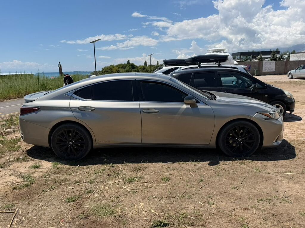 Lexus ES: 2019 г., 2.5 л, Вариатор, Гибрид, Седан: фото 3