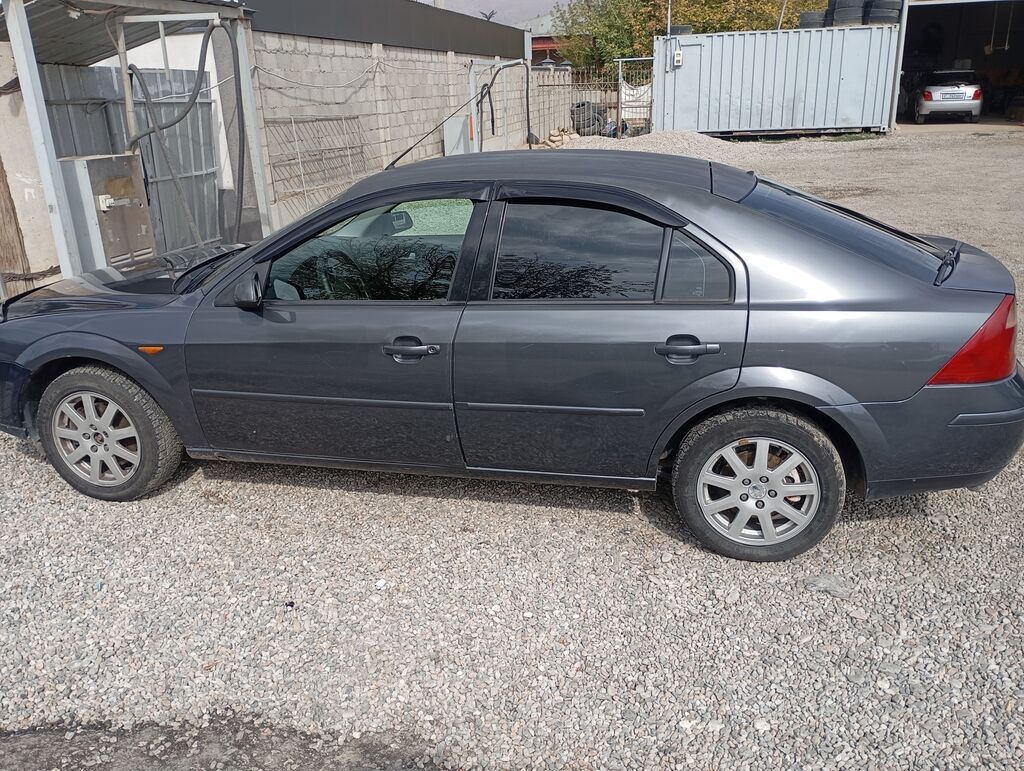 Ford Mondeo: 2002 г., 2 л, Механика, Бензин, Седан: фото 3