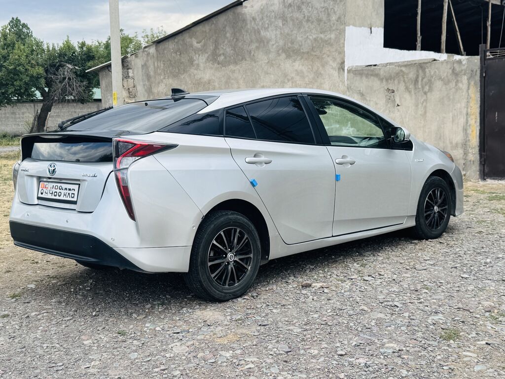 Toyota Prius: 2018 г., 1.8 л, Вариатор, Гибрид, Хэтчбэк: фото 3