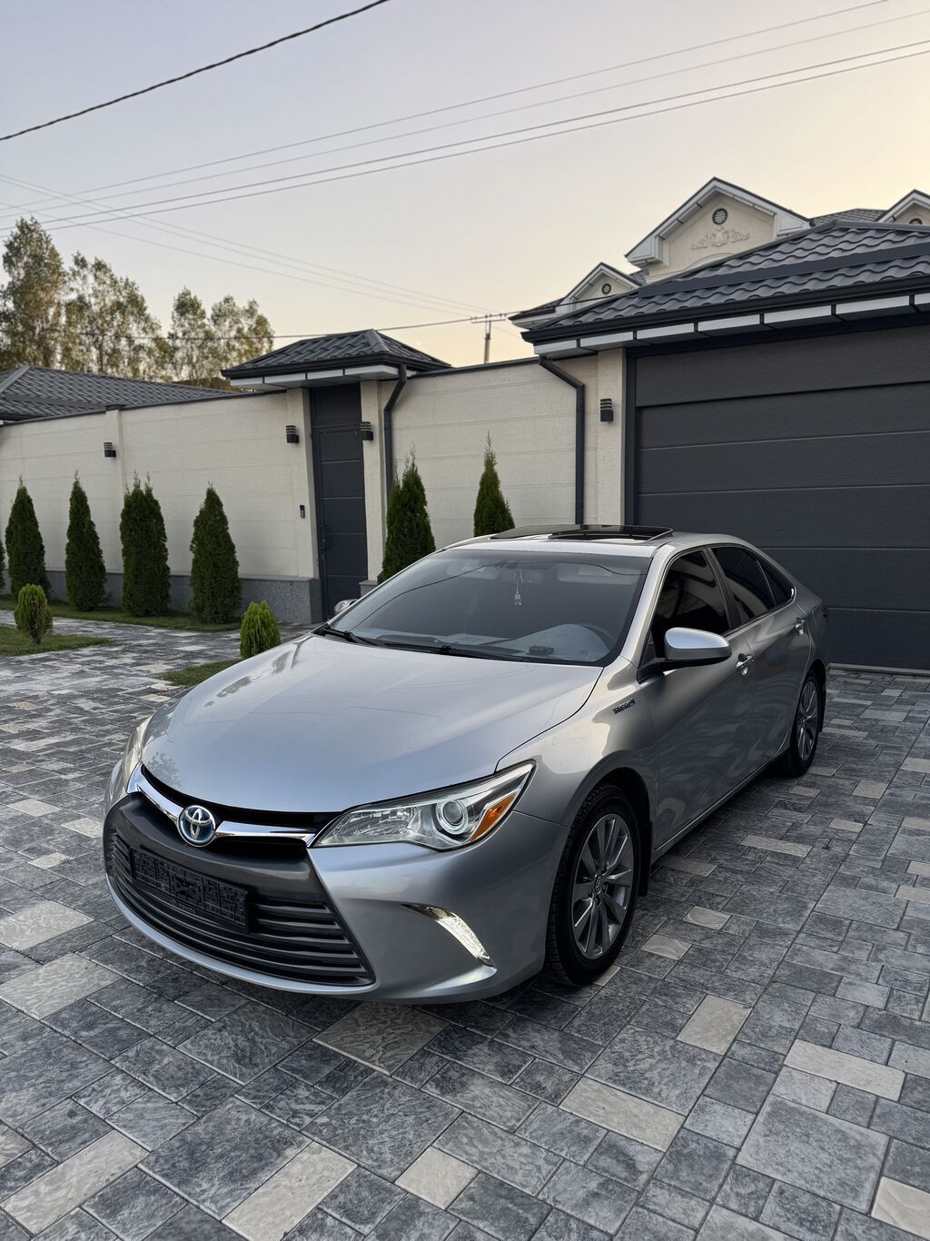 Toyota Camry: 2017 г., 2.5 л, Автомат, Гибрид, Седан: фото 2