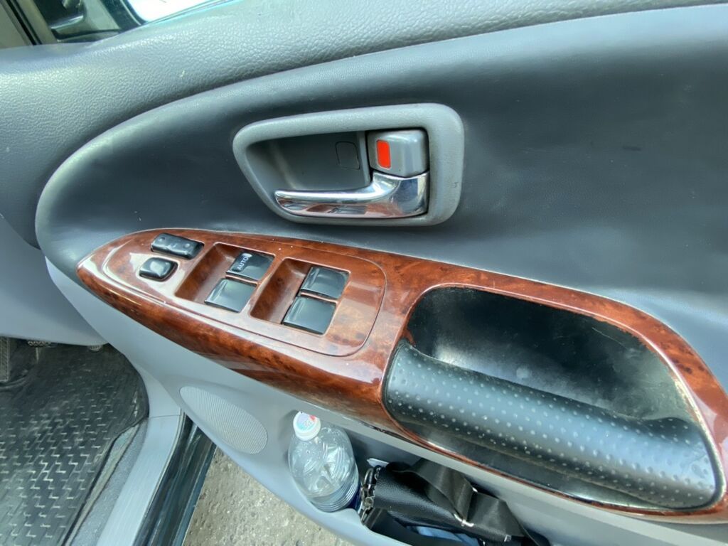 Toyota Estima: 2002 г., 2.4 л, Автомат, Газ, Минивэн: фото 7