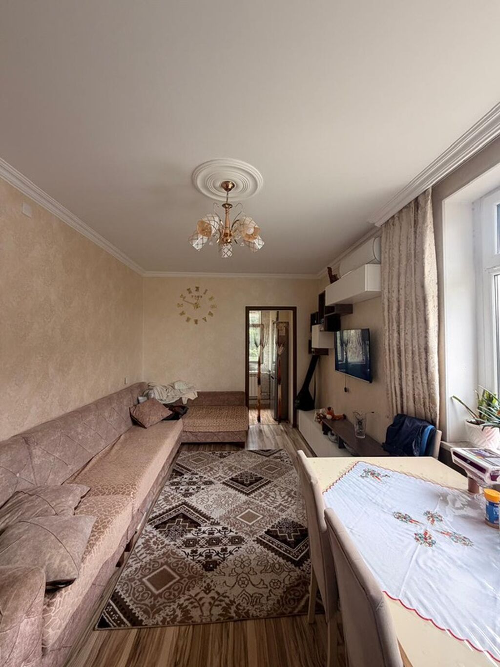 Xirdalqnda merkezde teze bazara yaxin 2-otaqli orta mertebede