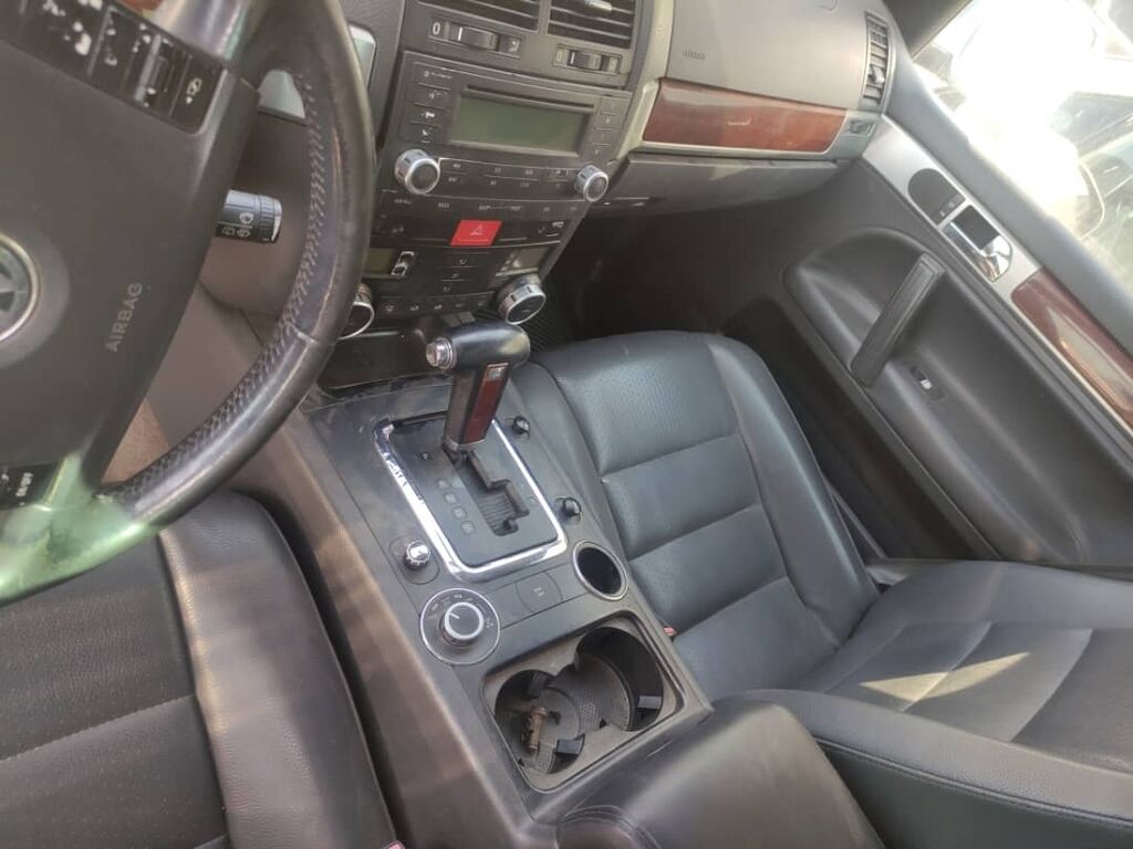 Volkswagen Touareg: 2004 г., 3.2 л, Автомат, Газ, Внедорожник: фото 8