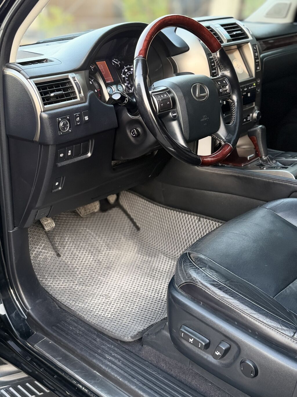 Lexus GX: 2017 г., 4.6 л, Автомат, Бензин, Внедорожник: фото 8