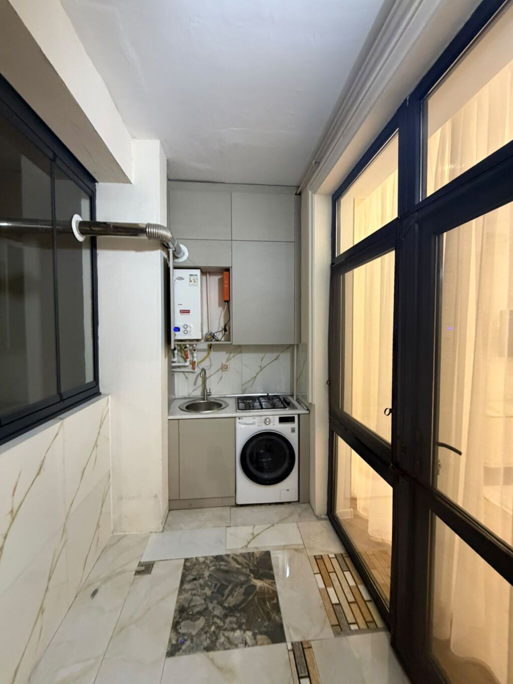 Nizami metrosu | 3 Otaqlı Mənzil Kirayə Verilir 📍 Ünvan: Salatın