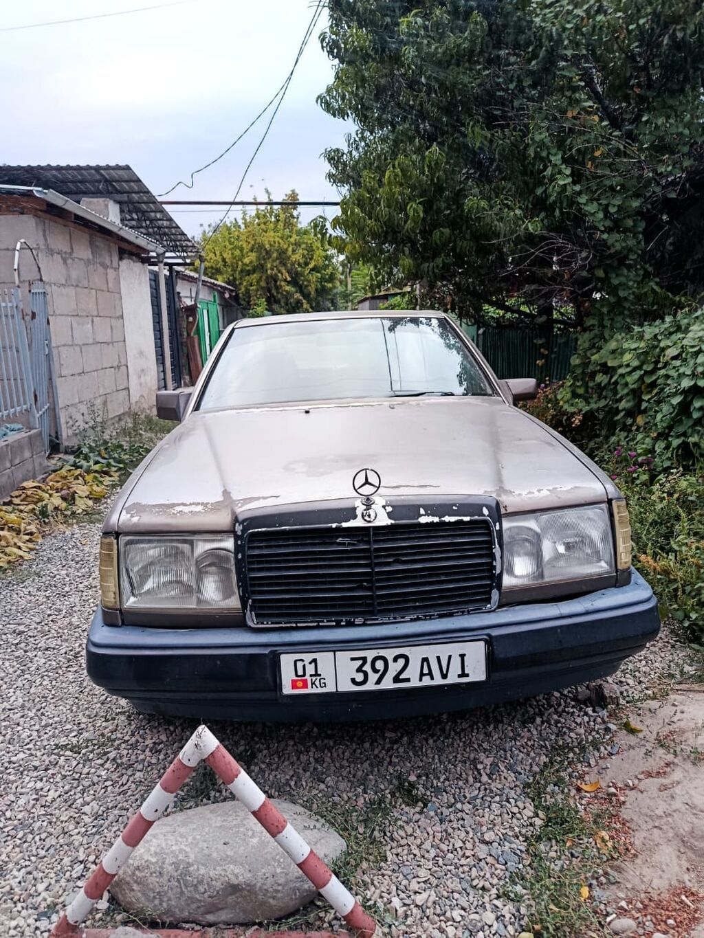 Mercedes-Benz W124: 1990 г., 2 л, Механика, Бензин, Седан: фото 3