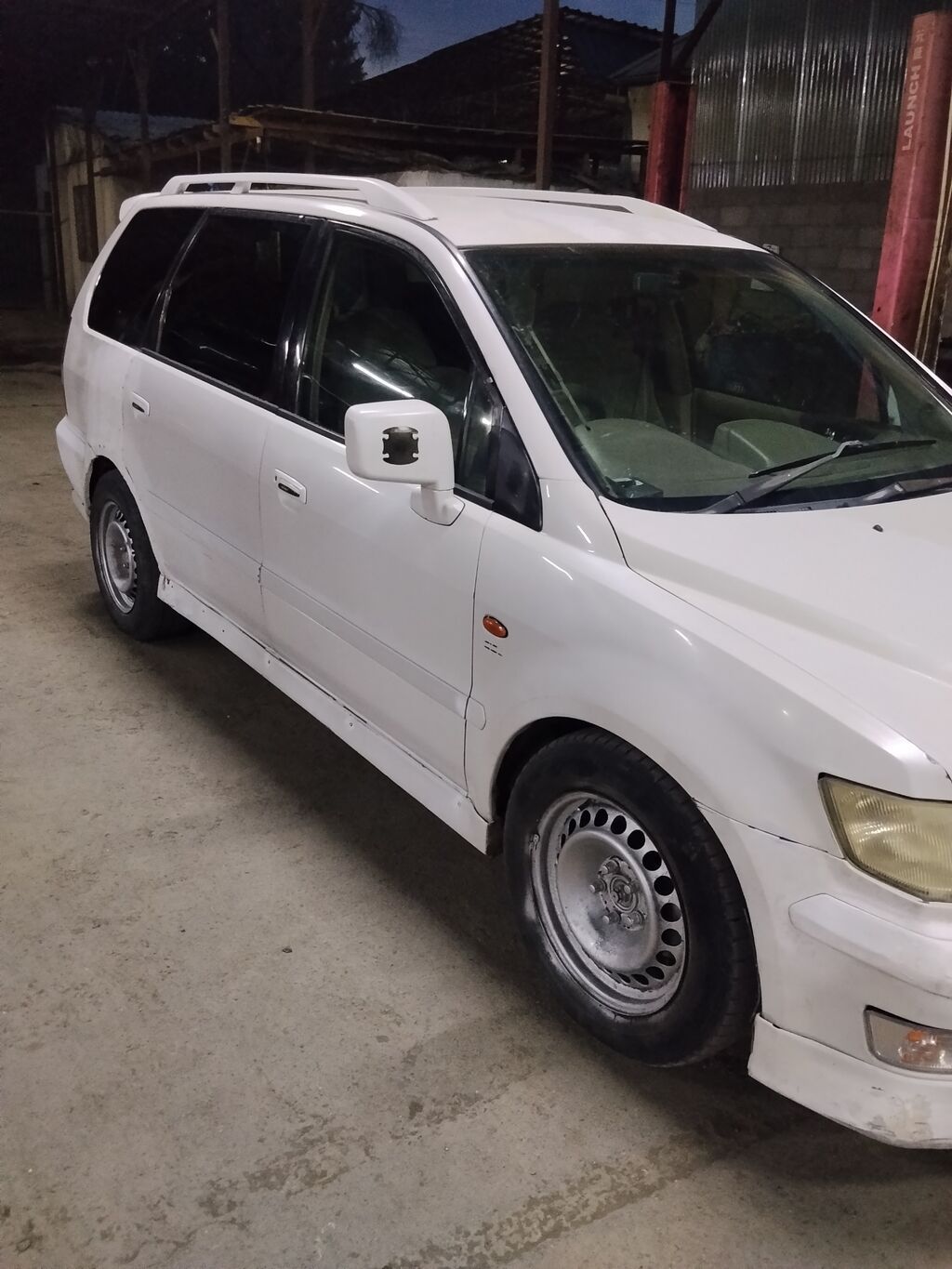 Mitsubishi Chariot: 1998 г., 2.4 л, Автомат, Бензин, Минивэн: фото 5