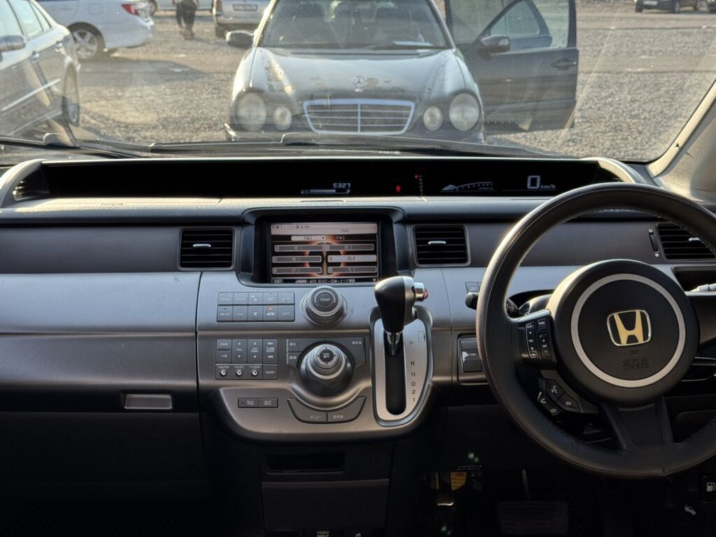 Honda Stepwgn: 2005 г., 2 л, Автомат, Бензин, Минивэн: фото 5