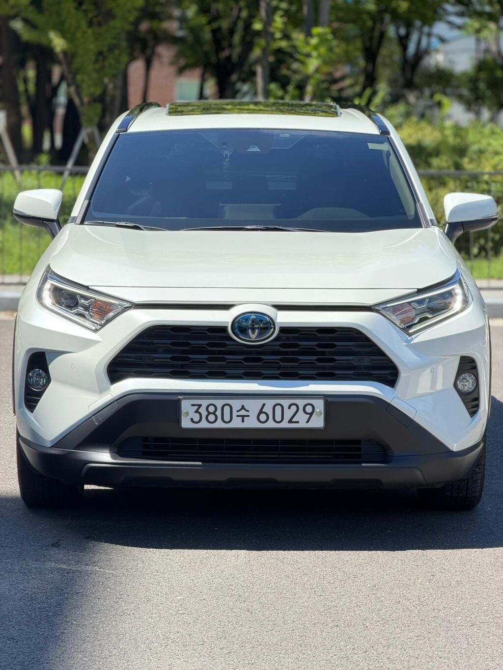 Toyota RAV4: 2020 г., 2.5 л, Автомат, Гибрид, Кроссовер: фото 2