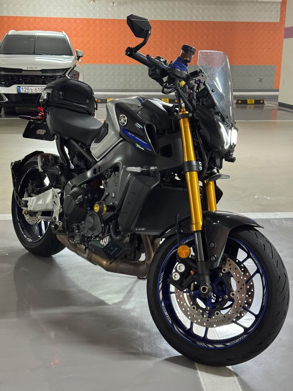 Yamaha MT‑09 SP (поколение с USD-вилкой золотого цвета) - Класс: фото 2