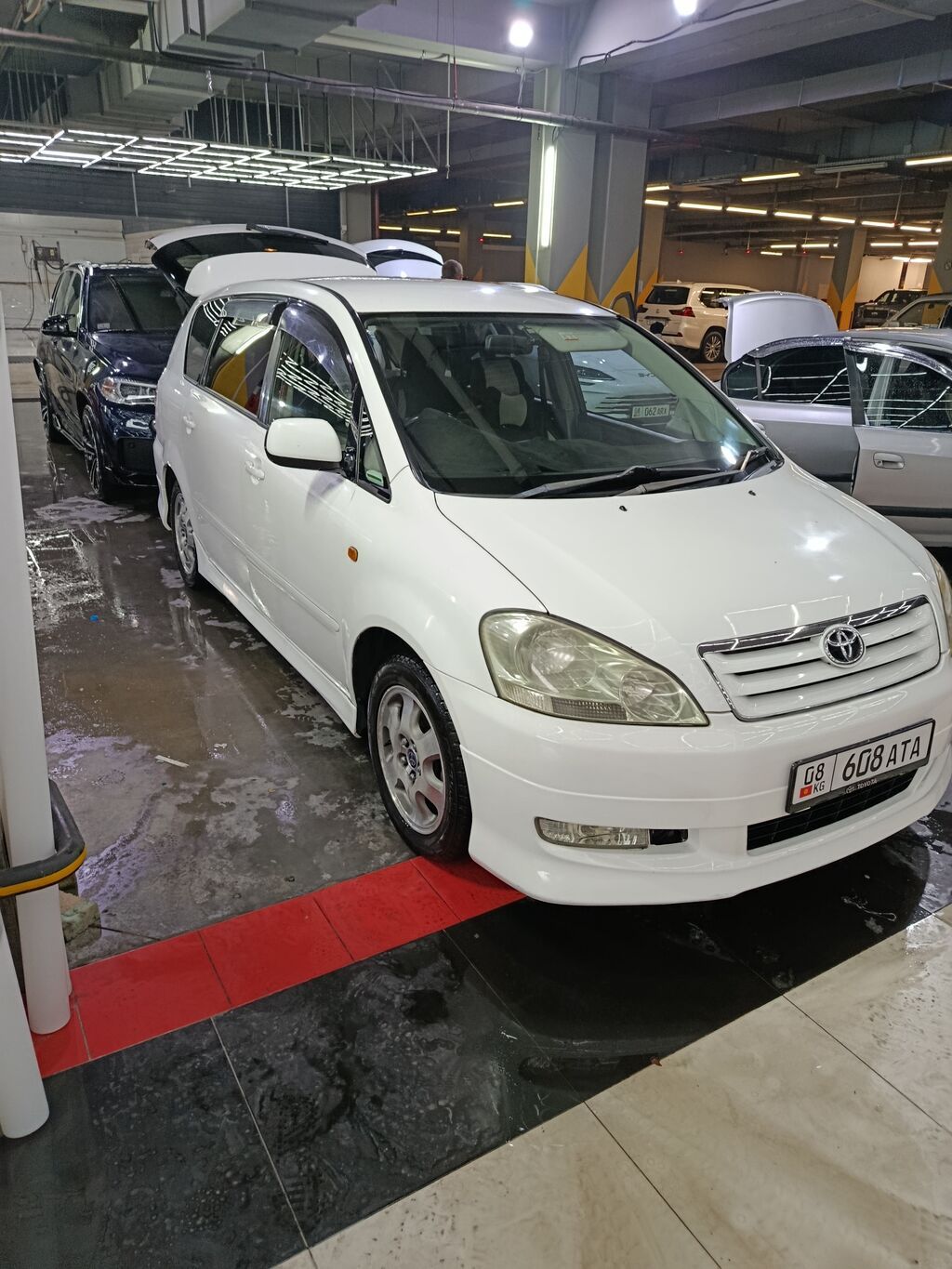 Toyota Ipsum: 2003 г., 2.4 л, Автомат, Газ, Минивэн: фото 3