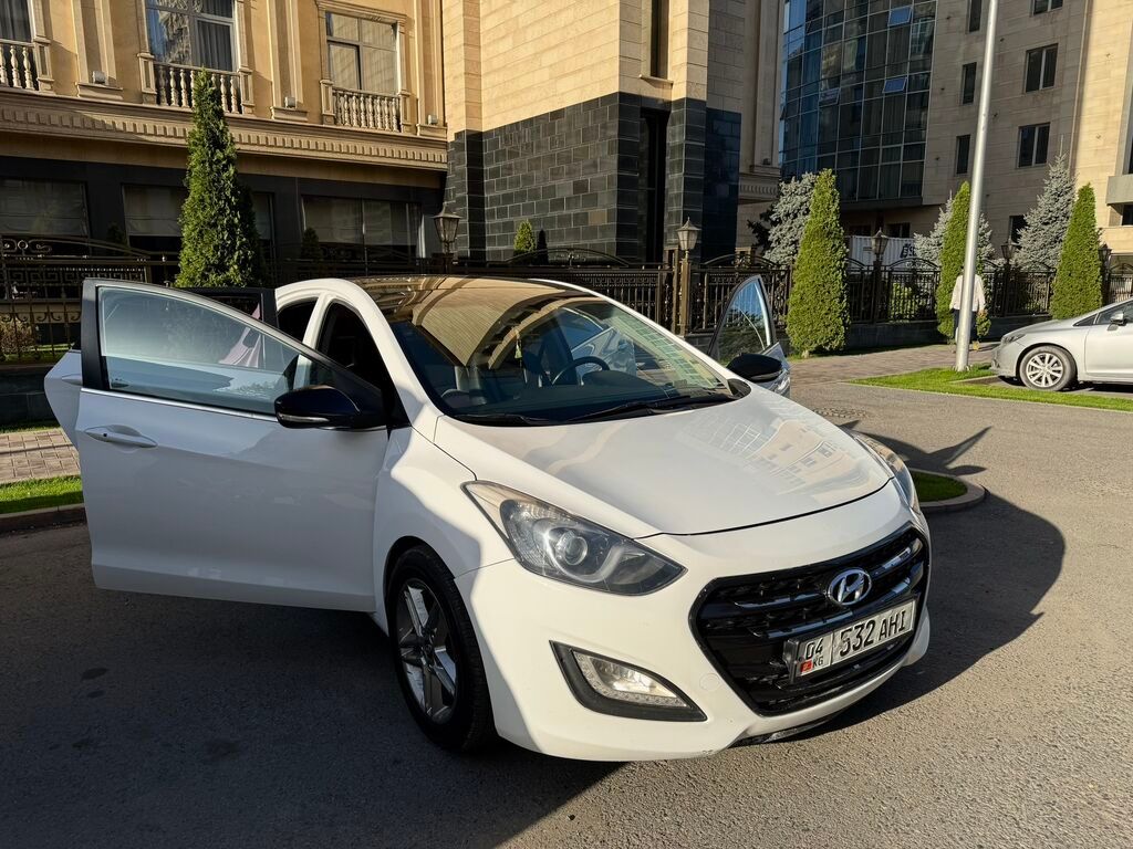 Hyundai i30: 2016 г., 1.6 л, Автомат, Бензин, Седан: фото 1