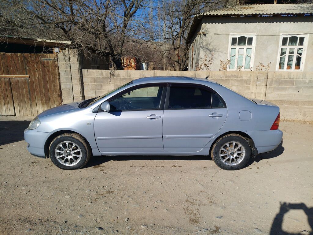 Toyota Corolla: 2004 г., Механика, Бензин, Седан: фото 2