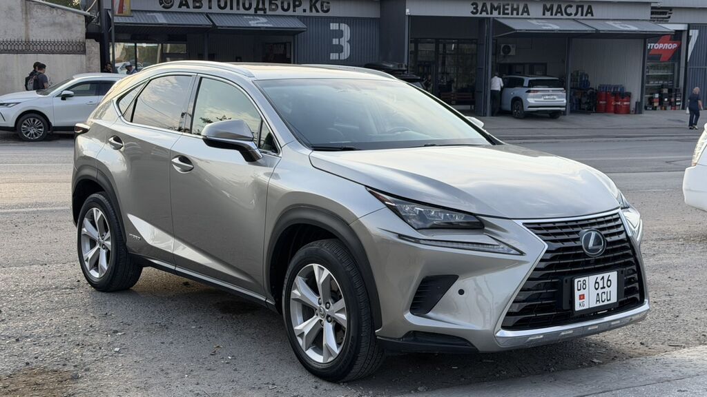 Lexus NX: 2017 г., 2.5 л, Вариатор, Гибрид, Кроссовер: фото 3