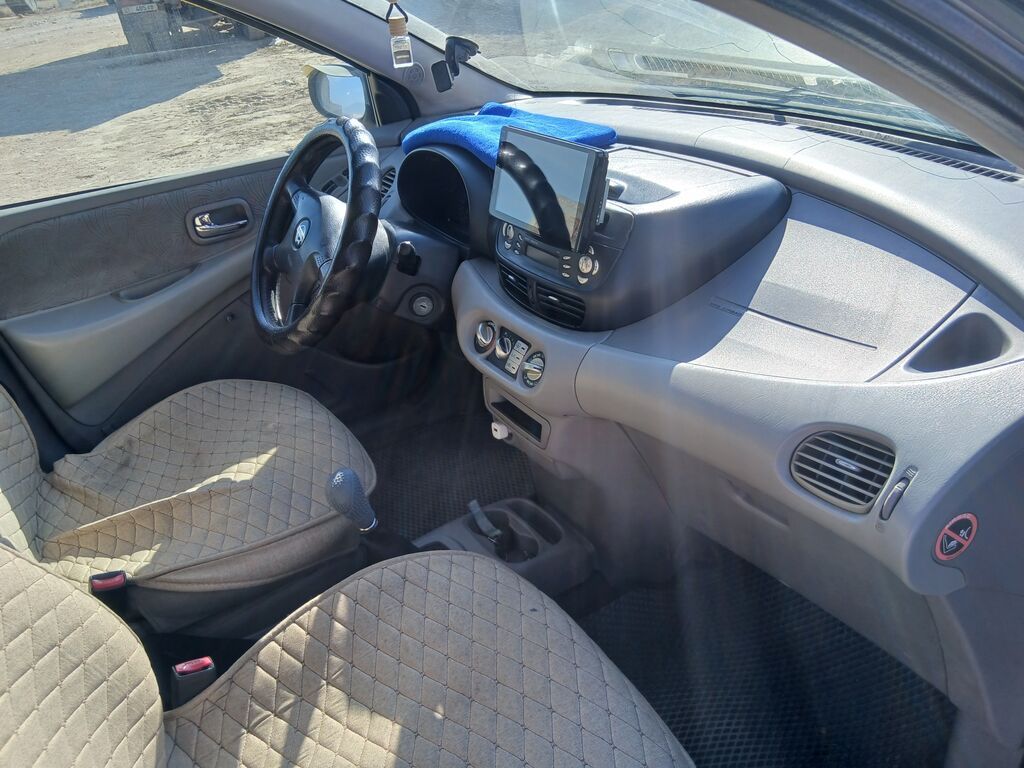 Nissan Tino: 2002 г., Минивэн: фото 5