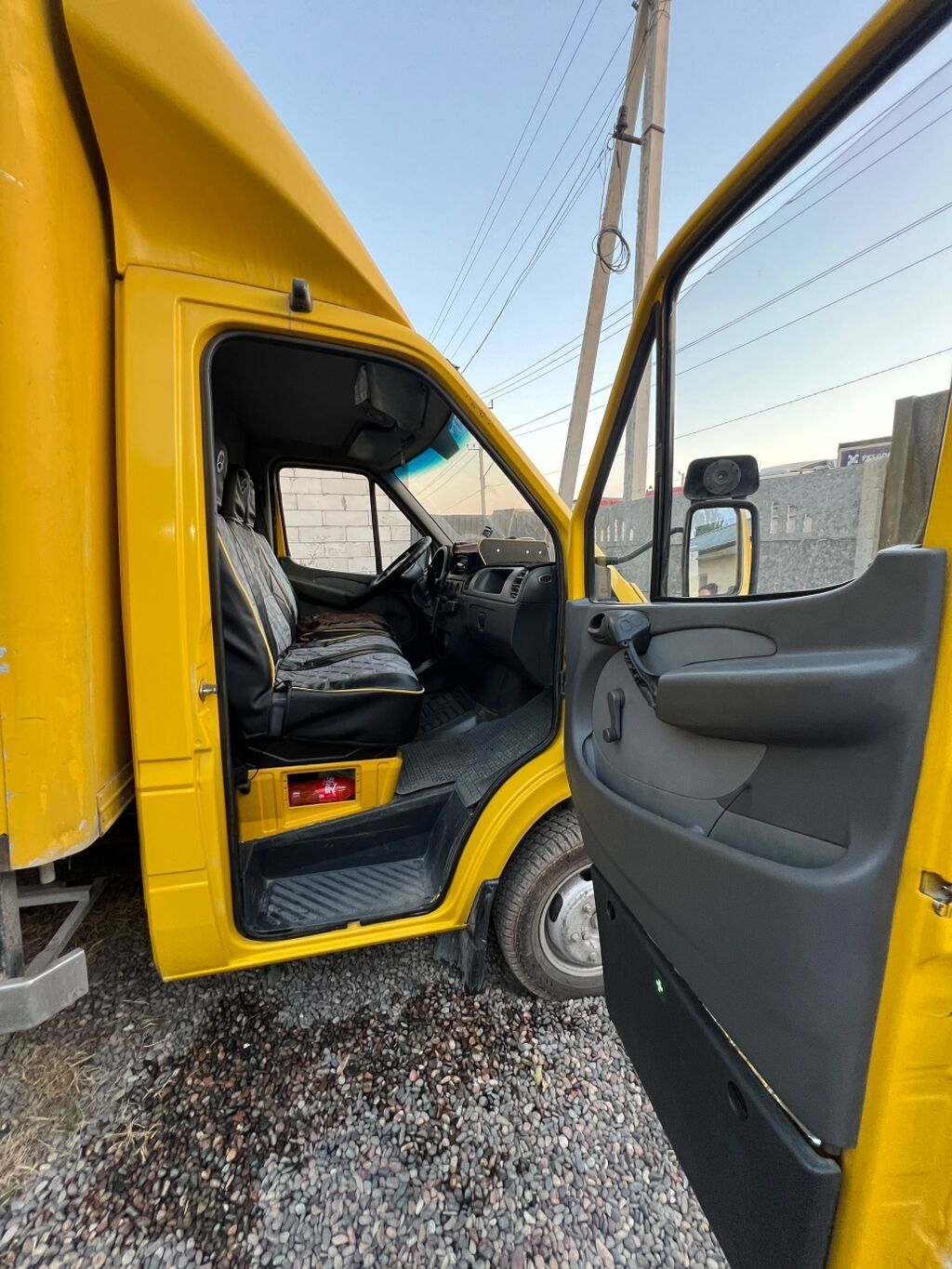 Грузовой фургон Mercedes‑Benz Sprinter (желтый, тент/будка). Основные: фото 3