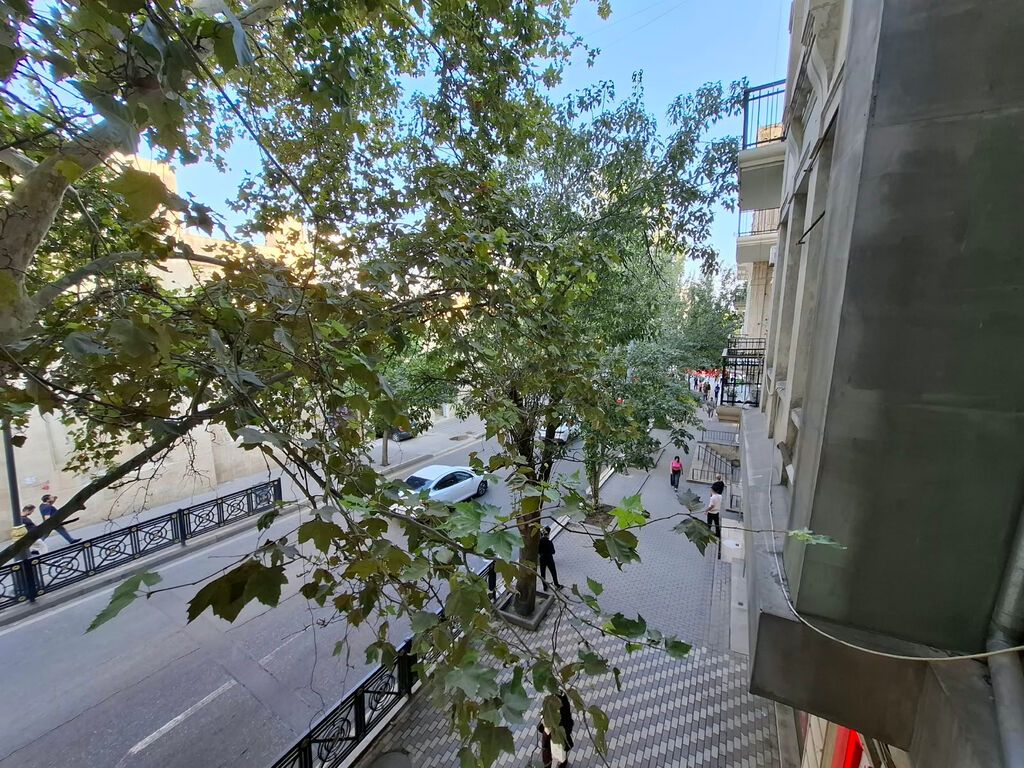 Bakı, 5 otaqlı, Köhnə tikili, 174 kv. m