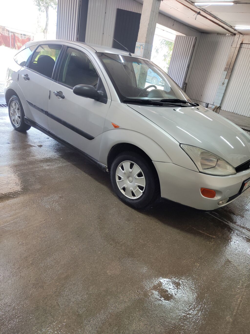 Ford Focus: 2001 г., 1.6 л, Механика, Бензин, Хэтчбэк: фото 4