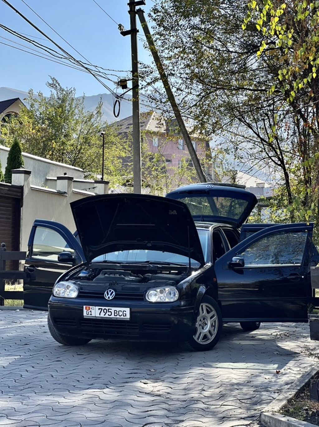 Volkswagen Golf: 2000 г., 2 л, Механика, Бензин, Седан: фото 2