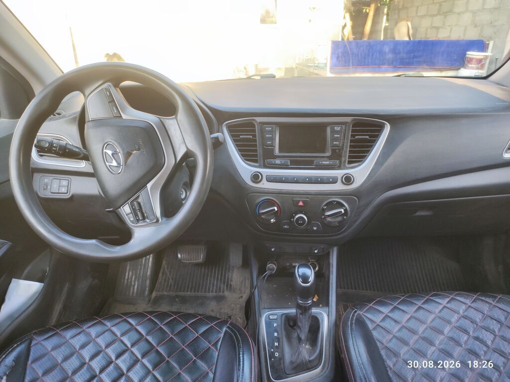 Hyundai Accent: 2017 г., 1.6 л, Автомат, Бензин, Седан: фото 2