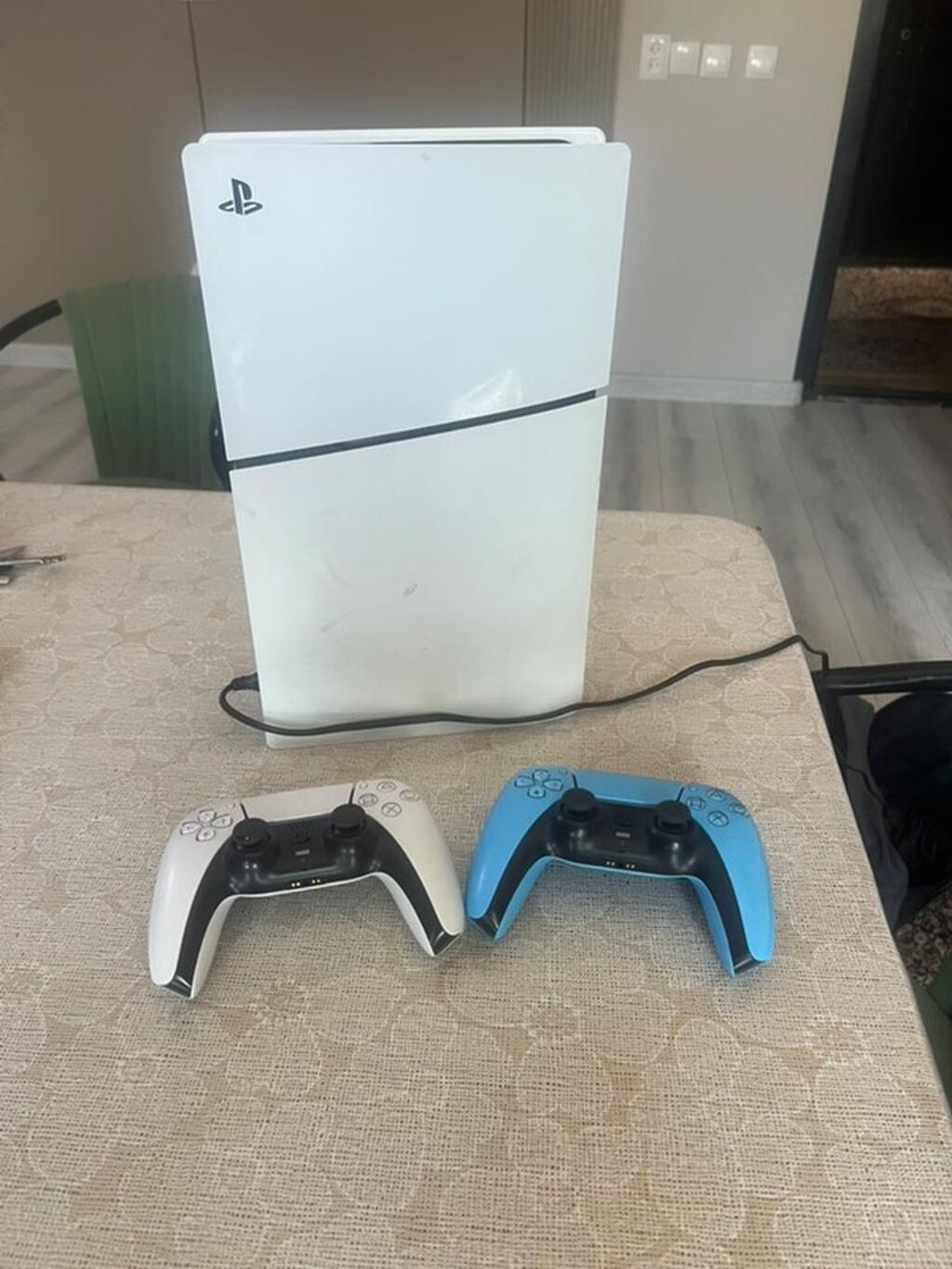 Игровая консоль Sony PlayStation 5 (версия с дисководом) с двумя — фото 3