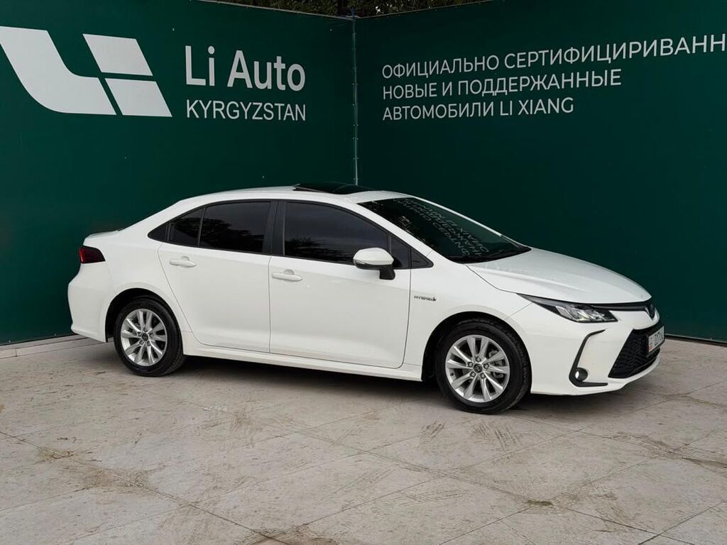 Toyota Corolla: 2023 г., 1.8 л, Вариатор, Гибрид, Седан: фото 3