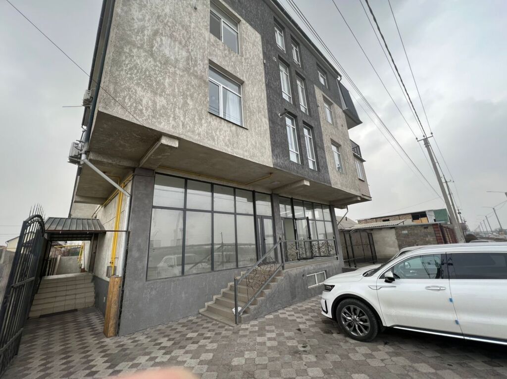 Сдается коммерческое помещение на 1 этаже — 128 м² Адрес: ж/м