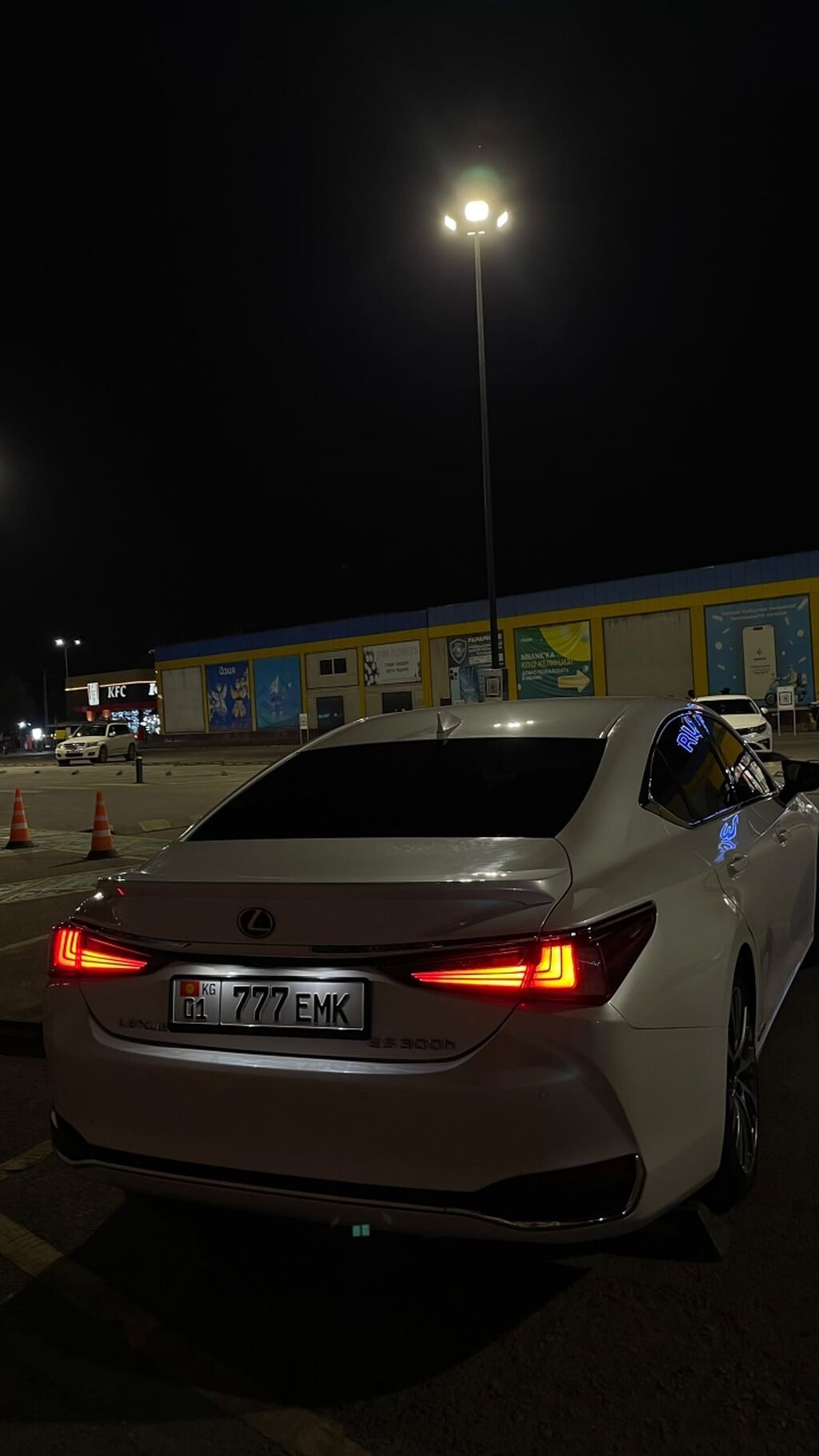 Lexus ES: 2021 г., 2.5 л, Автомат, Гибрид, Седан: фото 2