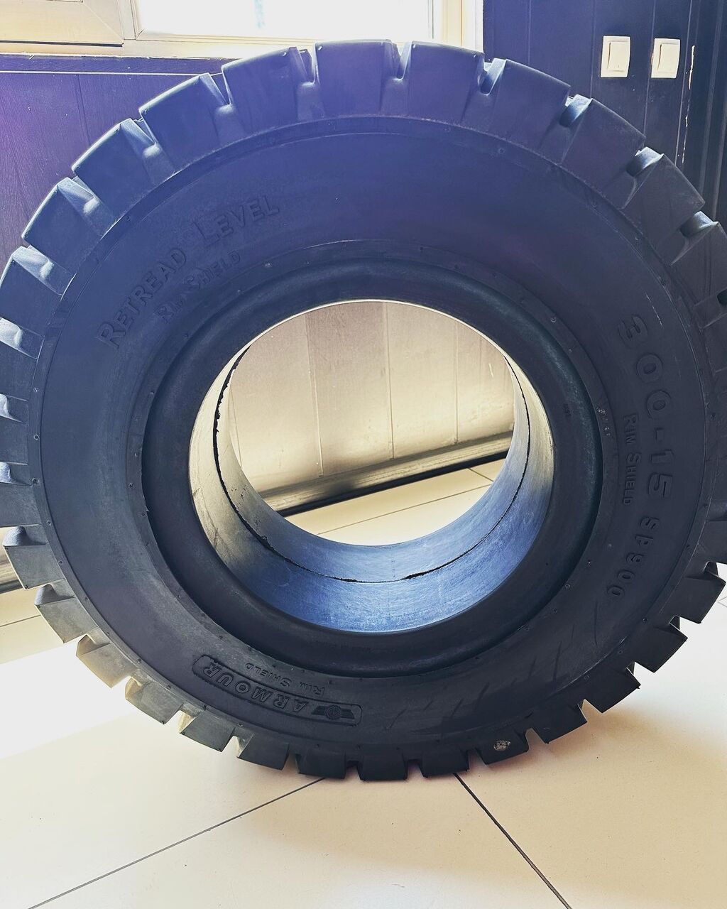 Цельнолитая шина 300-15 (315/70-15) (8.00) ARMOUR SP900 Armour Tyres: фото 3