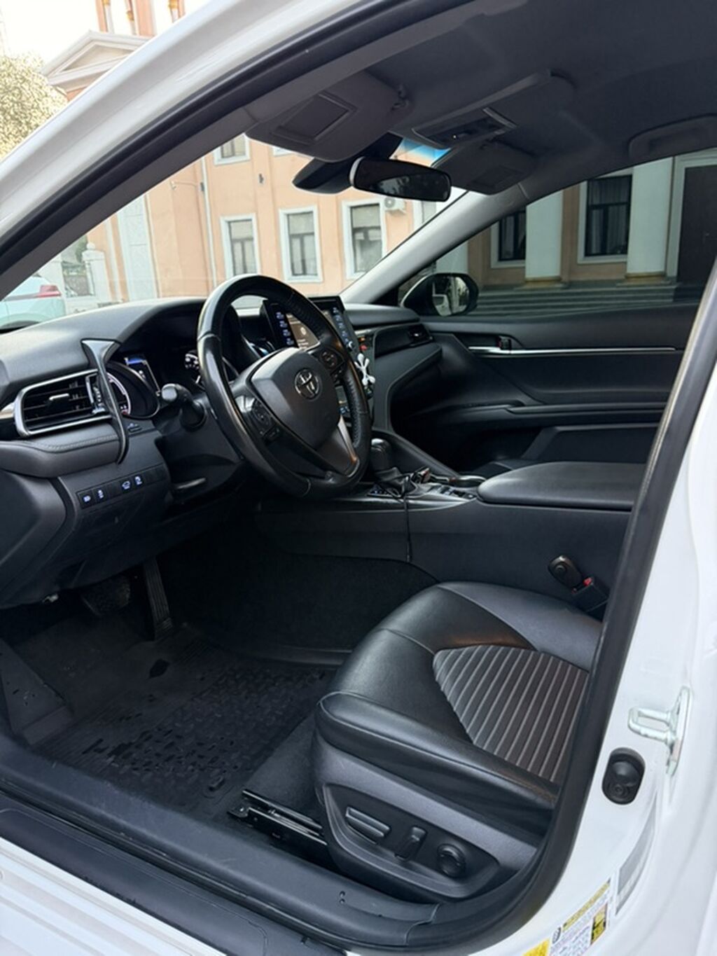 Toyota Camry: 2021 г., Автомат, Гибрид, Седан: фото 2