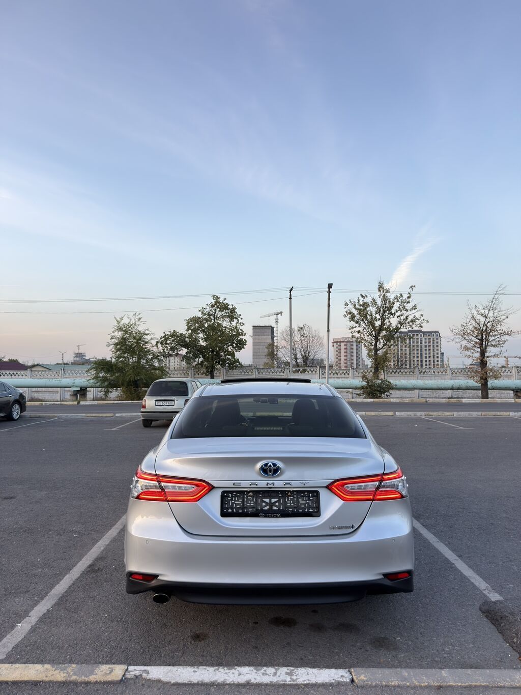 Toyota Camry: 2018 г., 2.5 л, Вариатор, Гибрид, Седан: фото 3