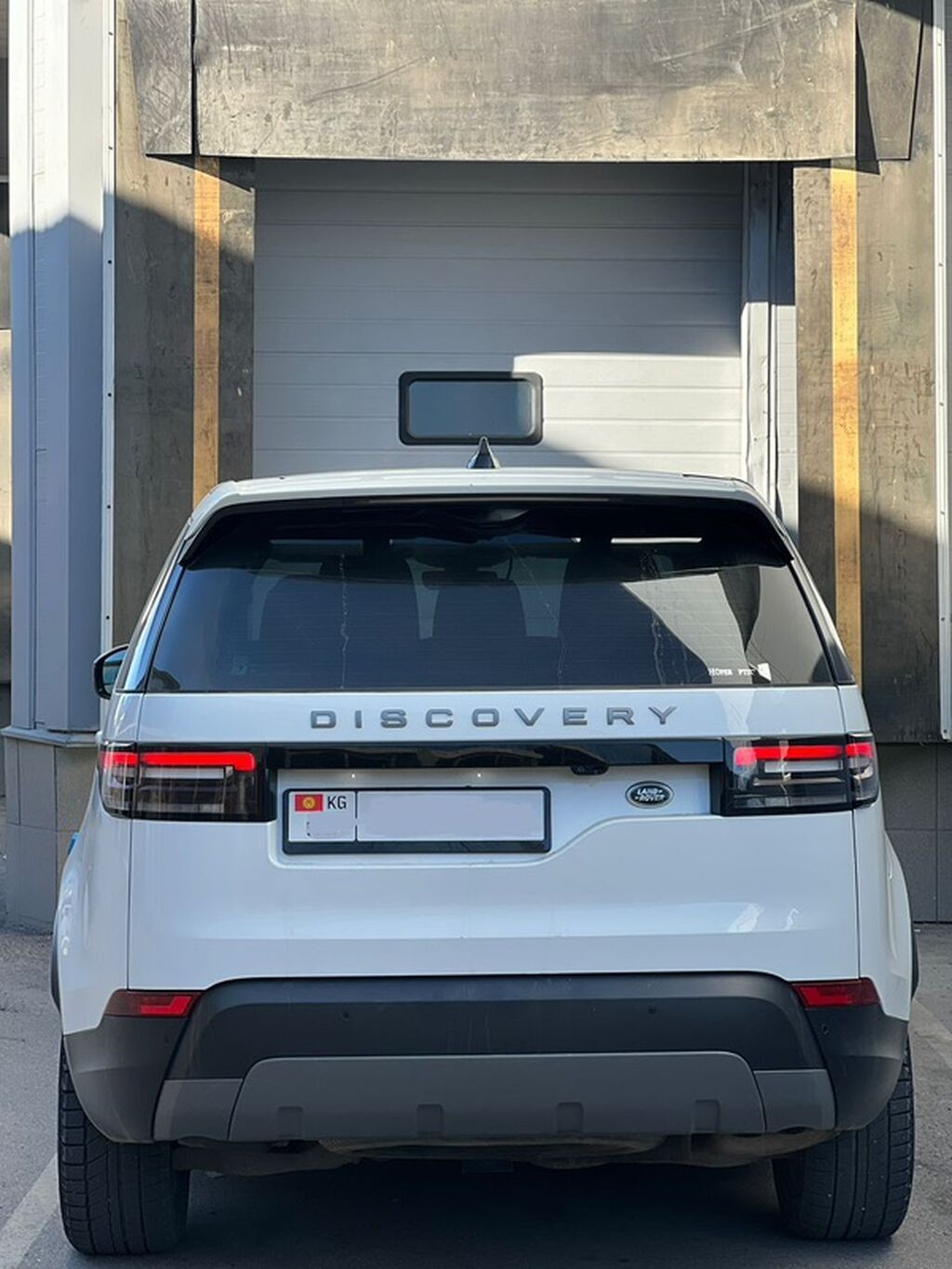 Land Rover Discovery: 2017 г., 2 л, Автомат, Дизель, Внедорожник: фото 7