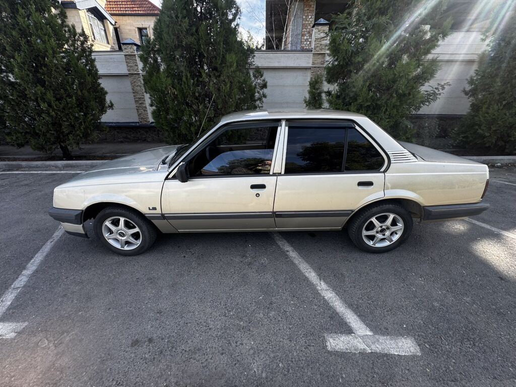 Opel Ascona: 1987 г., 1.6 л, Механика, Бензин, Седан: фото 3