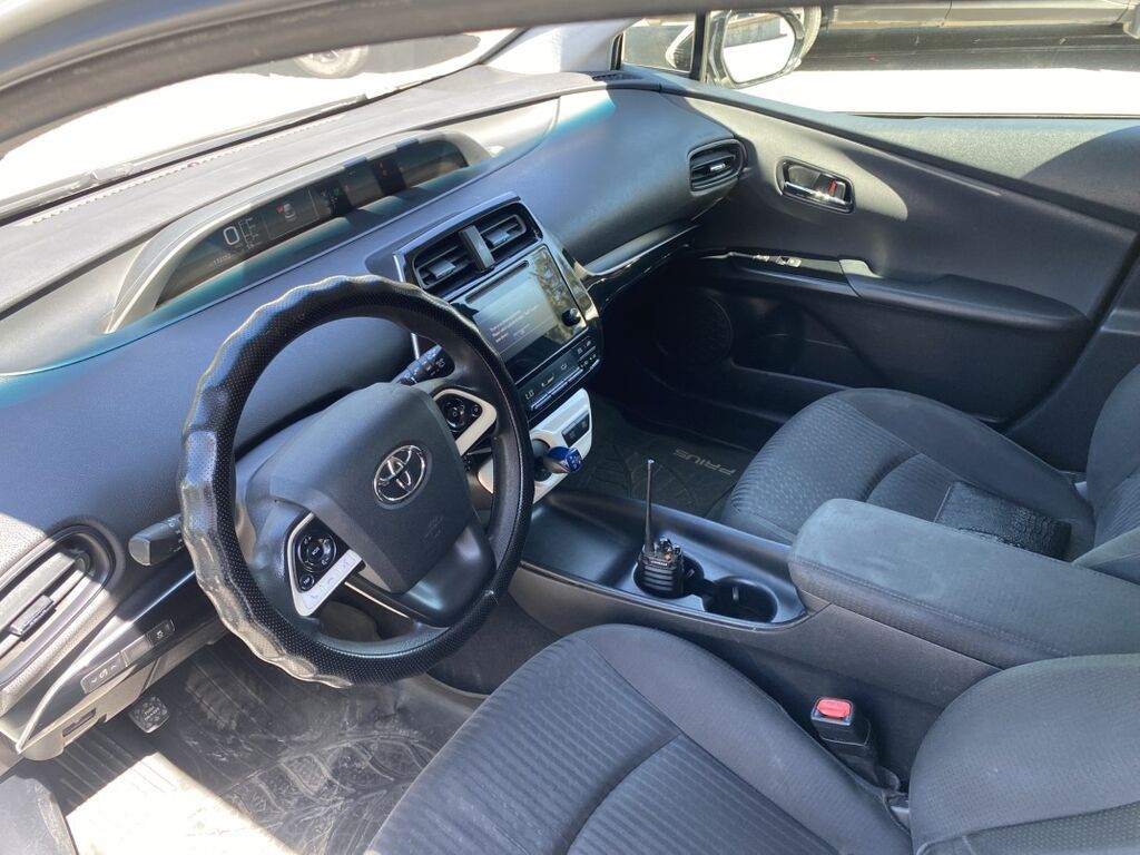 Toyota Prius: 2016 г., 1.8 л, Автомат, Гибрид, Лифтбек — фото 3