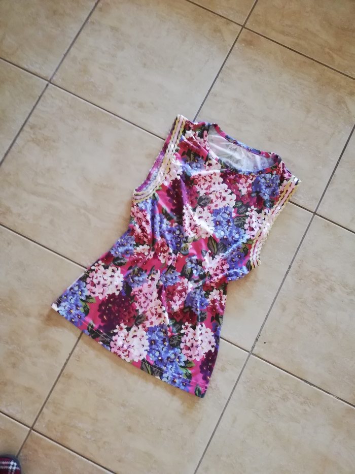 Košulje i bluze: Bluza h&m body
Vel. S. Saljem post expresom na lalafo.rs Bluza h&m body
Vel. S. Saljem post expresom - Jagodina