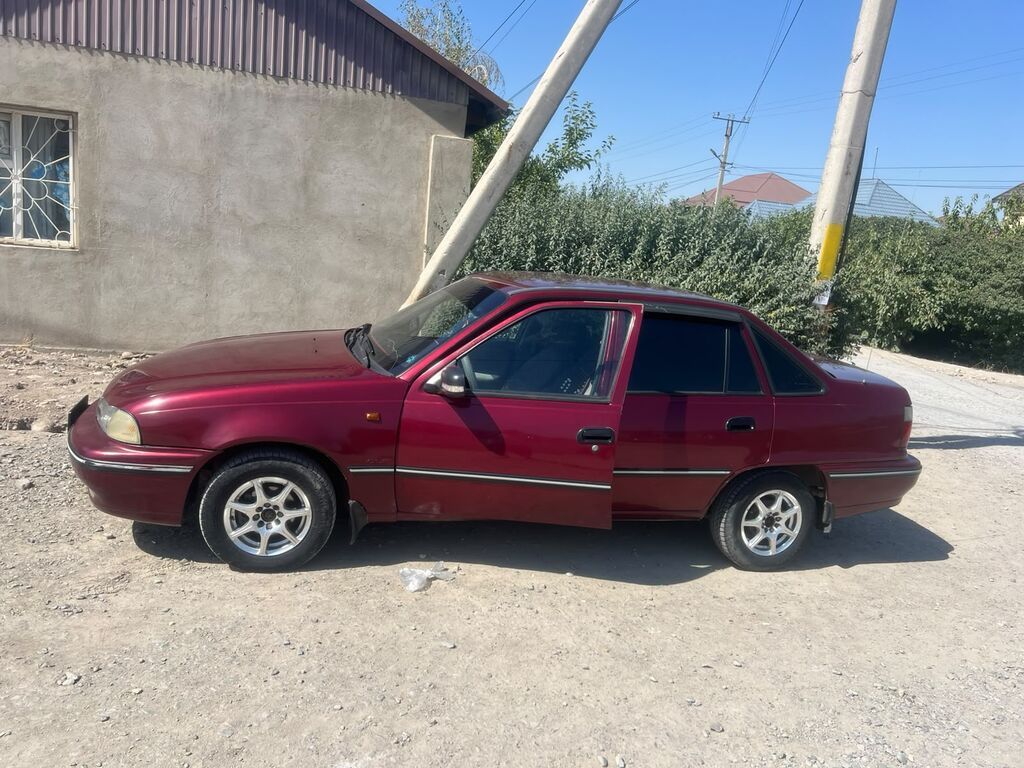 Daewoo Nexia: 2004 г., 1.5 л, Механика, Седан: фото 2