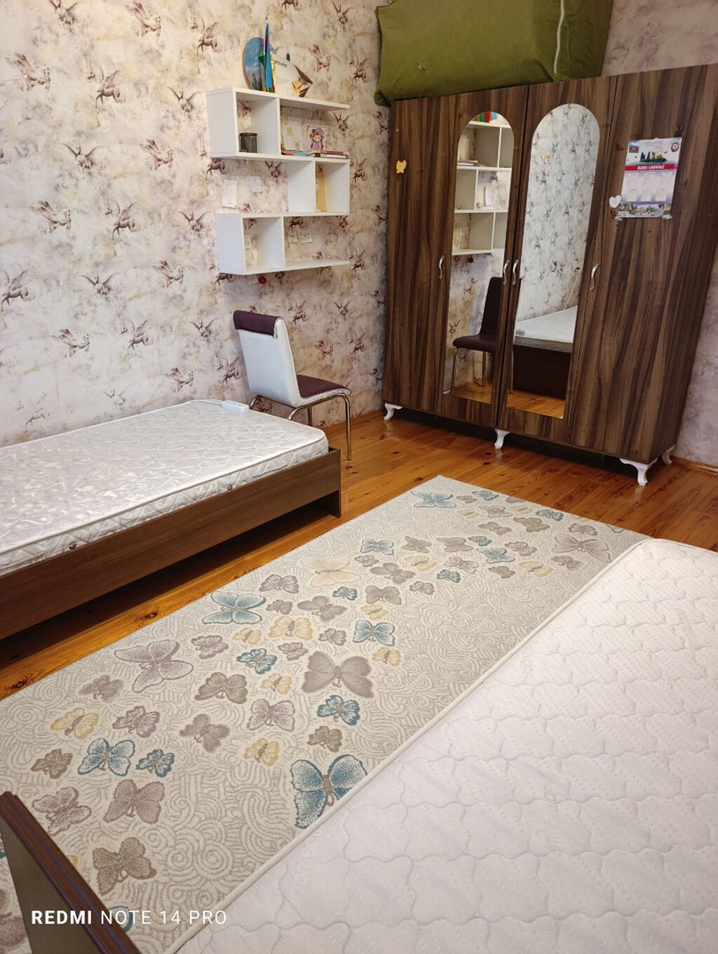 Salam. Ev 120 m², 4 otaqdan ibarətdir. Zabrat 1 də 307 nömrəli